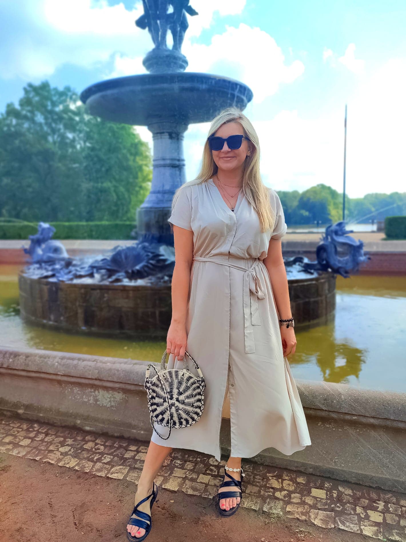 Beżowa szmizjerka Bonprix